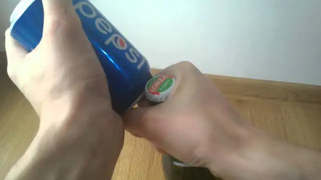 Jak otworzyć piwo bez otwieracza - proste metody i porady bezpieczeństwa