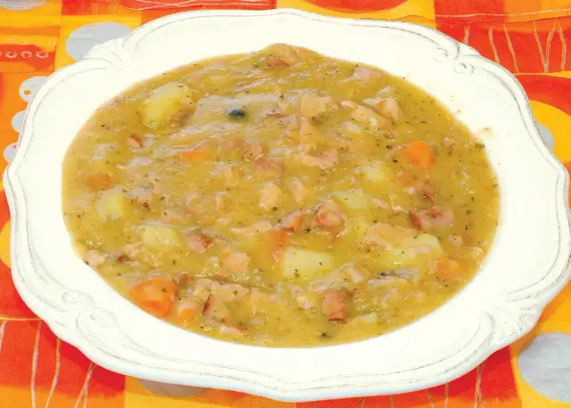 Grochówka jak zrobić? Mój przepis na gęstą, aromatyczną zupę!