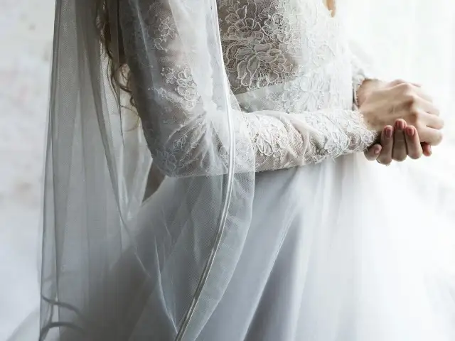 W czym do ślubu cywilnego po czterdziestce, aby wyglądać elegancko?