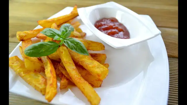 Frytki na diecie? Ile kalorii i jak je "odchudzić" bez wyrzutów