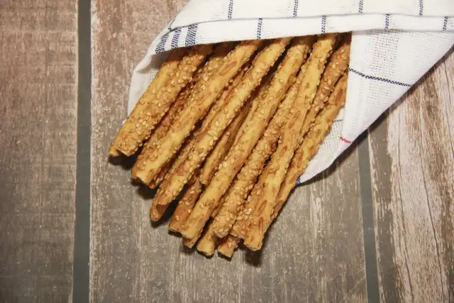 Ciastka jak pałeczki: proste przepisy na pyszne przekąski