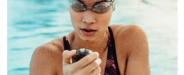 Skóry do pływania: Jak wybrać strój startowy i poprawić wyniki?