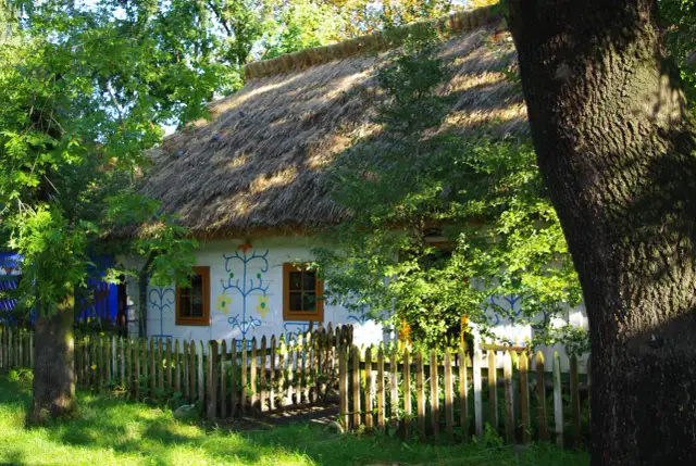 Skansen przy muzeum w Łowiczu: fascynujące atrakcje i historia