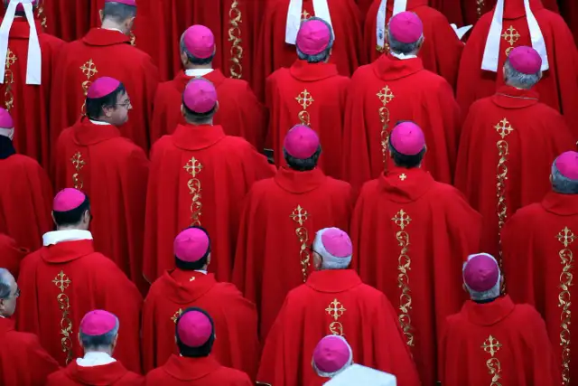 Ile zarabia biskup w Polsce? Prawda o dochodach i źródłach wynagrodzeń duchownych