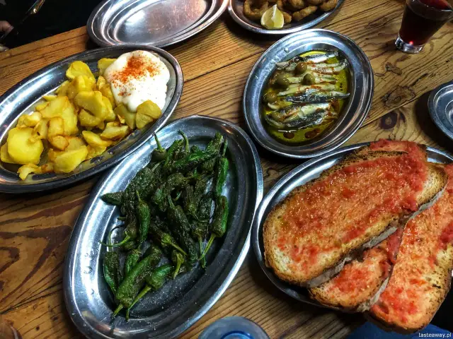 Gdzie zjeść w Barcelonie? Odkryj najlepsze restauracje i smaki