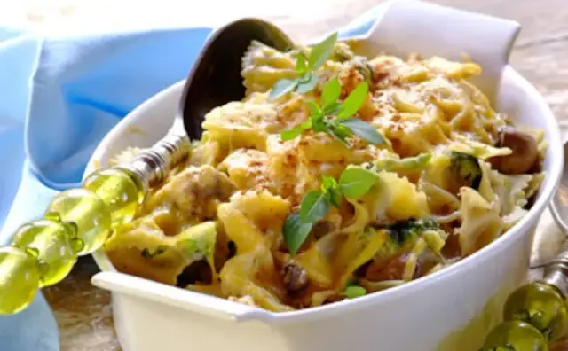 Pyszna zapiekanka brokułowa z pieczarkami, która zachwyci każdego