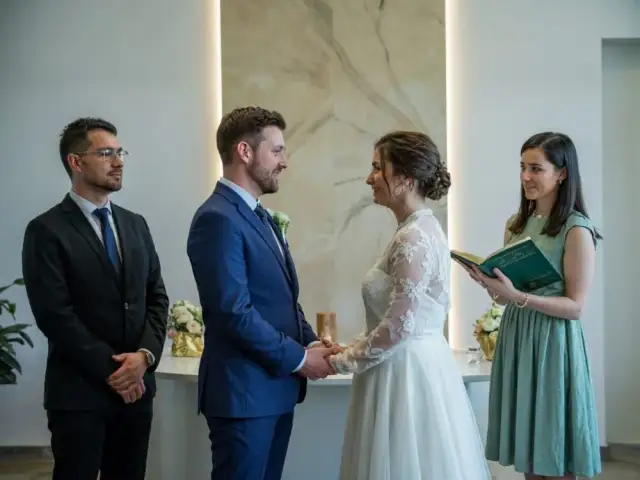 Świadkowie na ślubie cywilnym: czy są obowiązkowi? Wymagania i rola