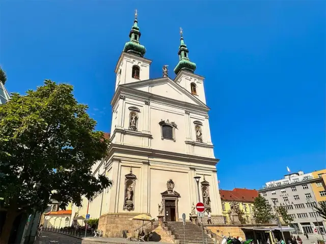 Kto założył kościół? Odkryj nieznane fakty o jego początkach