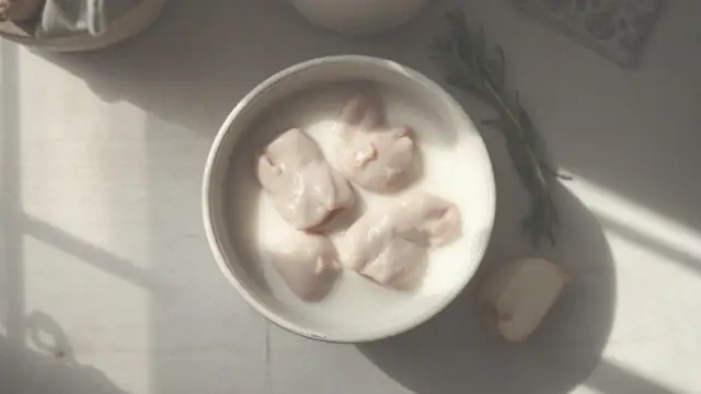 W czym moczyć wątróbkę drobiową, aby była delikatna i smaczna?