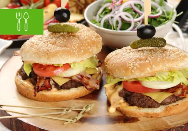 Burger z czym? Odkryj najlepsze dodatki, które zachwycą smakiem