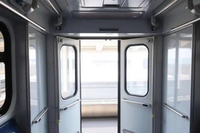 Jak otworzyć drzwi w pociągu Intercity bez problemów i stresu