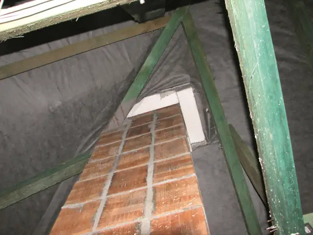 Jak murować komin systemowy - uniknij najczęstszych błędów i zagrożeń