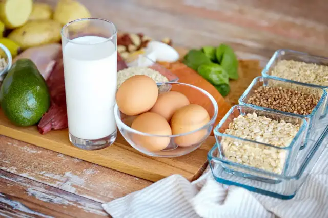 Roślinne białko: Jak jeść mądrze i zbilansować dietę?