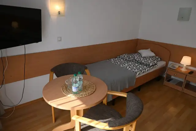 Komu przysługuje pokój jednoosobowy w sanatorium? Sprawdź warunki.