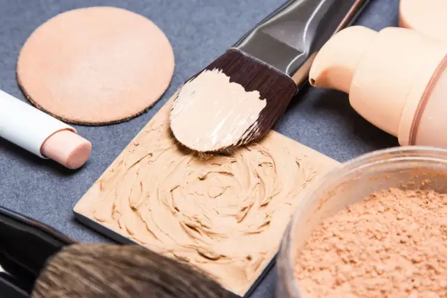 Czy krem BB może zastąpić podkład? Odkryj jego ograniczenia i zalety