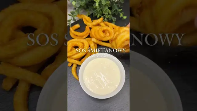 Sos śmietanowy z mąką: przepis, sekrety i jak uniknąć grudek?