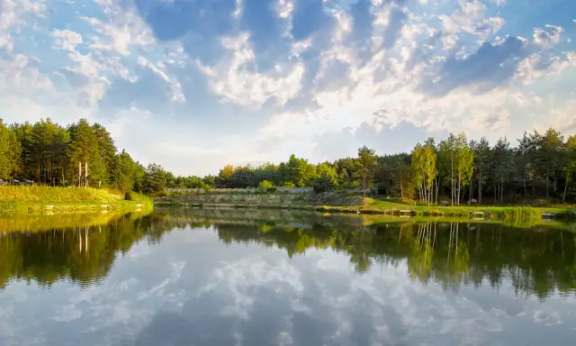 Jezioro Śremskie: Tajemnice głębin i wędkarskie wyzwania