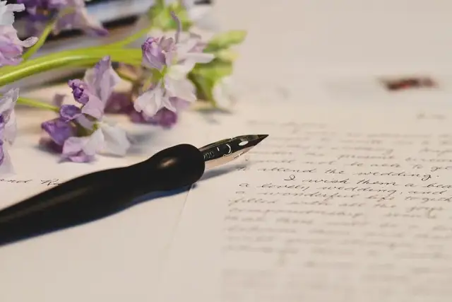 Jak nauczyć się ładnie pisać w zeszycie i uniknąć brzydkiego pisma