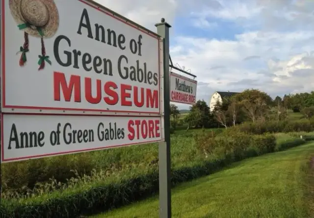 Gdzie urodziła się Ania z Zielonego Wzgórza? Niezwykła historia jej dzieciństwa