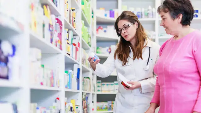 Czy zamienniki leków są bezpieczne i skuteczne? Odpowiada farmaceuta.