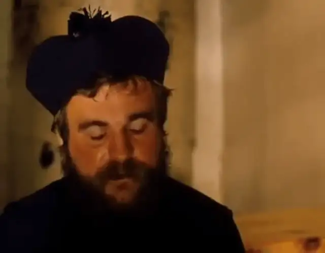 Czy w kościele można być w czapce? Zasady etykiety wyjaśnione