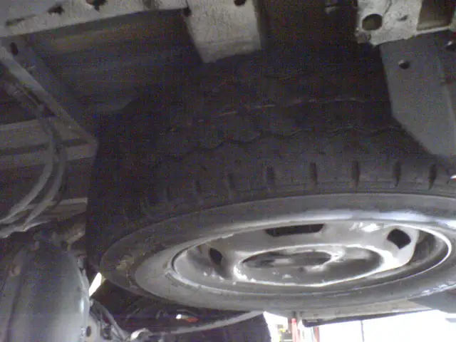 Jak opuścić koło zapasowe Ford Transit - proste instrukcje krok po kroku