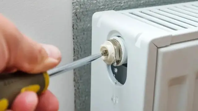 Jak odpowietrzyć grzejniki w bloku na ostatnim piętrze, aby uniknąć zimna