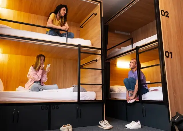 Jak wygląda nocleg w hostelu? Co warto wiedzieć przed wyjazdem