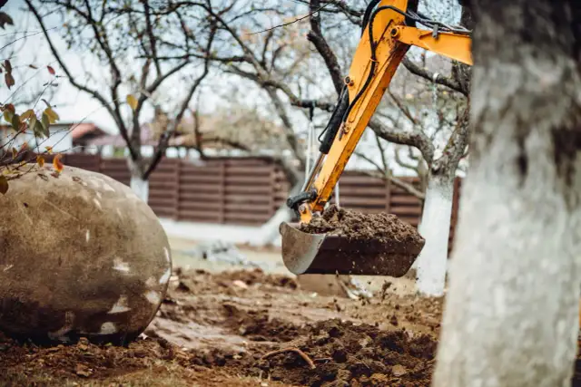 Ile kosztuje godzina pracy koparki? Sprawdź ceny i ukryte koszty