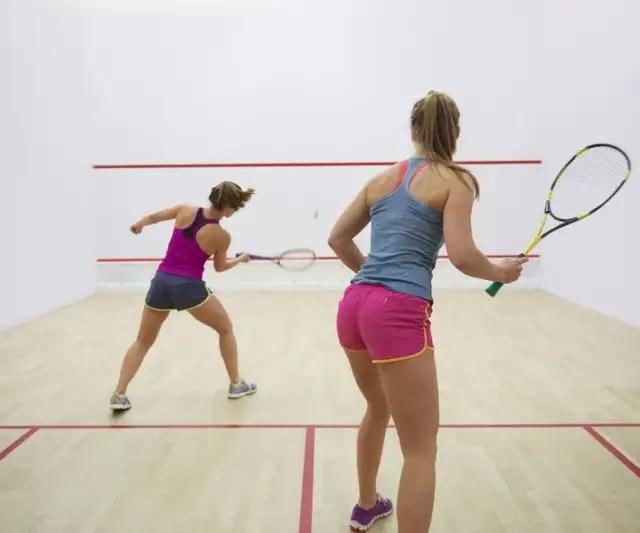 Squash: Zasady, sprzęt i korzyści. Twój przewodnik po grze