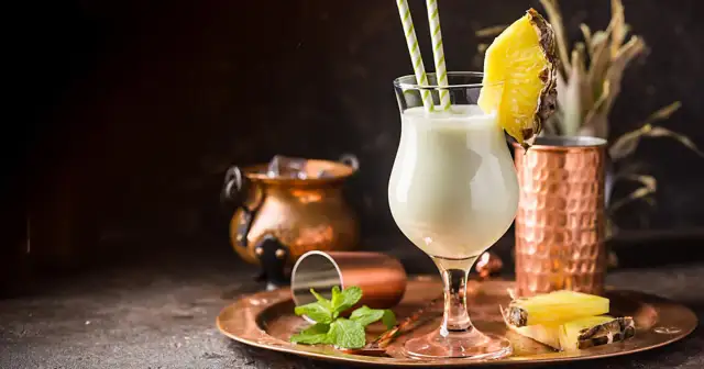 Najlepsze drinki z rumem Malibu, które zachwycą Twoje podniebienie