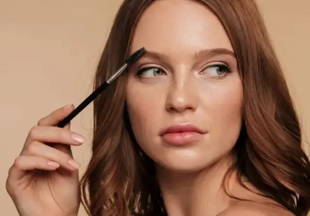 Henna pudrowa brwi: Piękne brwi na tygodnie czy to dla Ciebie?