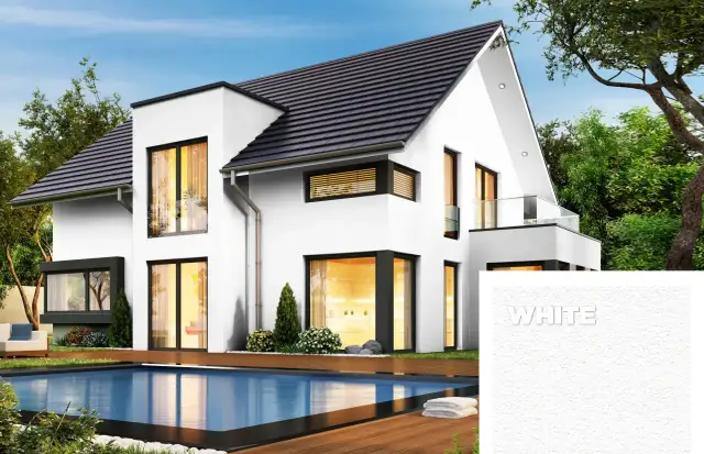 Nowoczesny dom z basenem, oświetlony ciepłym światłem, prezentuje piękno białego akrylu do elewacji.