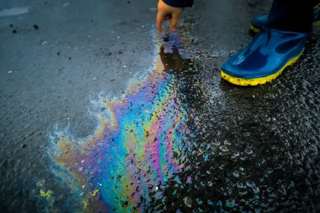 Nieszczelny układ paliwowy diesel objawy – nie ignoruj tych sygnałów