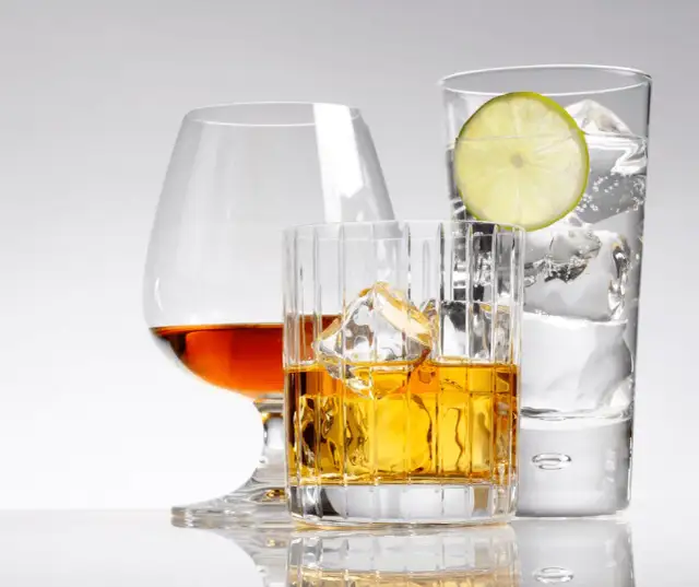 Czy alkohol szkodzi przy RZS? Poznaj wpływ na leczenie