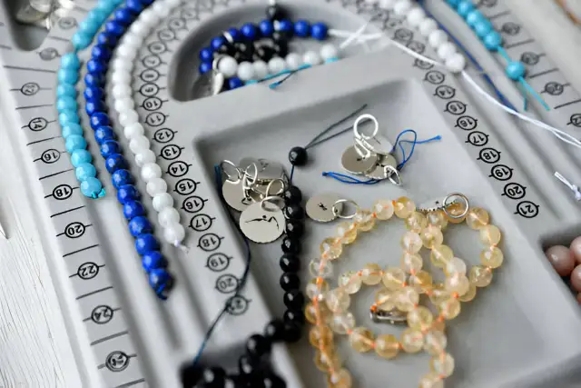 Jak otworzyć bransoletkę modułową bez uszkodzenia zapięcia?