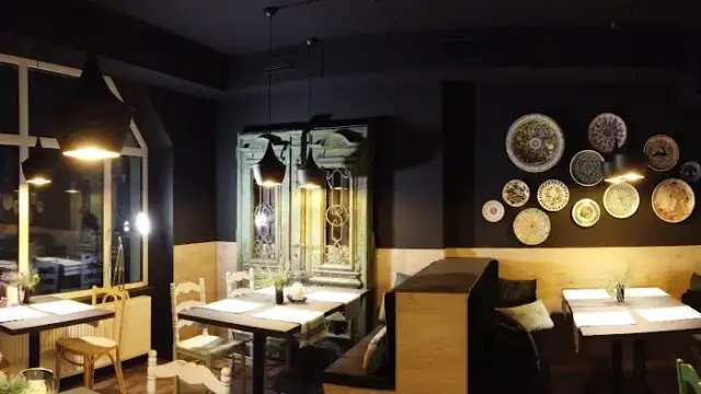 Gdzie zjeść w Jeleniej Górze? Odkryj najlepsze restauracje i kawiarnie