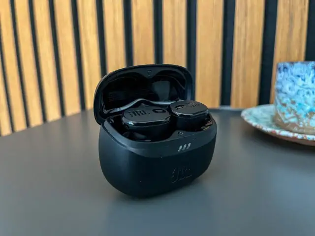 Jak długo ładować słuchawki bezprzewodowe JBL, aby uniknąć problemów?