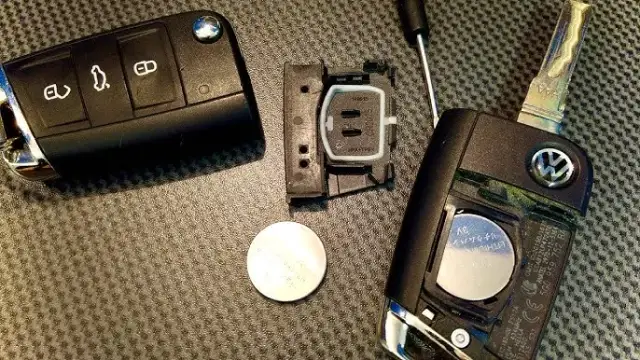 Prosta wymiana baterii w kluczyku passat b8 – uniknij problemów z zamkiem