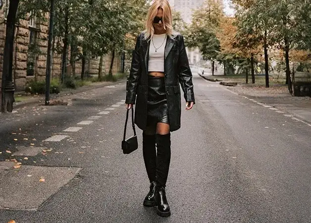 Skórzana spódnica i buty: modne połączenia na każdą okazję