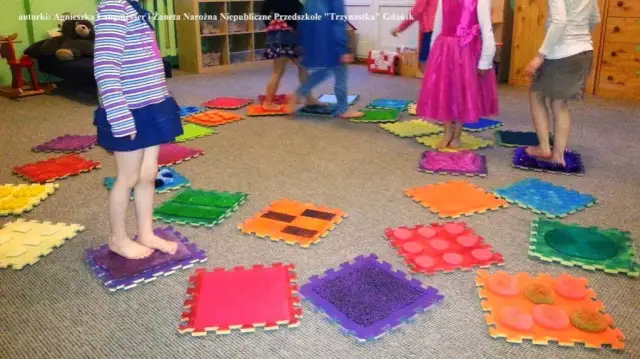 Mata sensoryczna DIY: Rozwiń zmysły dziecka. Poradnik krok po kroku