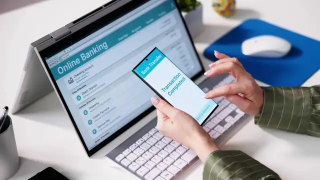 Akt notarialny online: Jak sprawdzić skutki prawne i autentyczność?