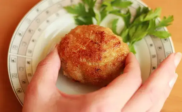 Ile kalorii ma kotlet mielony z indyka? Zaskakujące wartości odżywcze