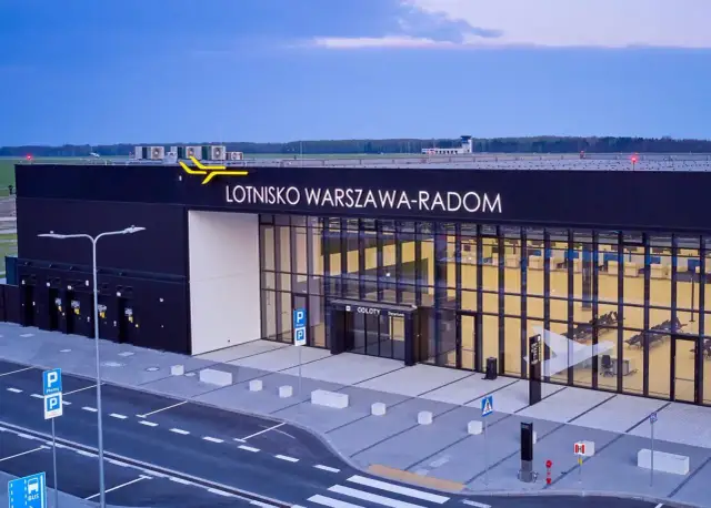 Lotnisko Radom: Połączenia, dojazd, terminal czy to lotnisko dla Ciebie?