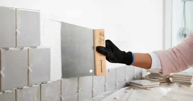 Jaki klej do gresu 60x60? Wybierz najlepszy produkt i uniknij problemów