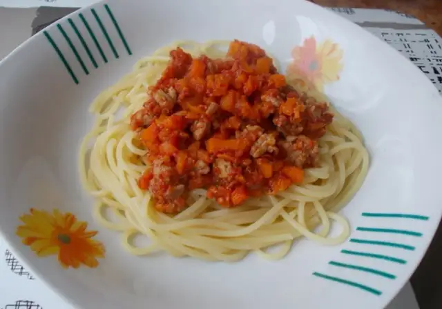 Szybkie i zdrowe spaghetti z marchewką - prosty przepis na obiad