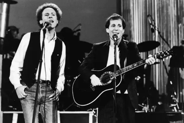Muzyka z filmu Absolwent: Dlaczego Simon & Garfunkel to fenomen?