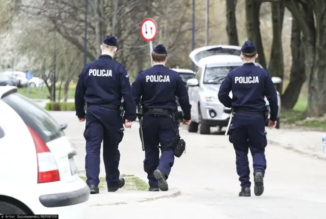 Ile wynosi emerytura policjanta po 25 latach pracy? Sprawdź szczegóły.