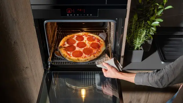 W jakiej temperaturze piec pizzę w piekarniku elektrycznym, aby była idealna?