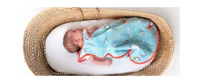 Jak ubrać dziecko do śpiworka, by zapewnić mu ciepły sen?